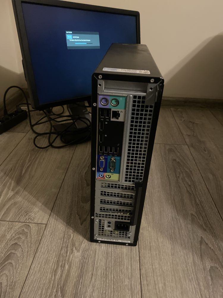 Dell komputer plus monitor 21,5cal  procesor i5 dysk ssd Windows 10 Pr