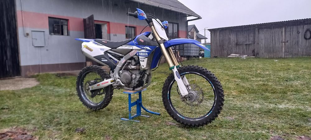 Yamaha YZ450F stan super na wtrysku