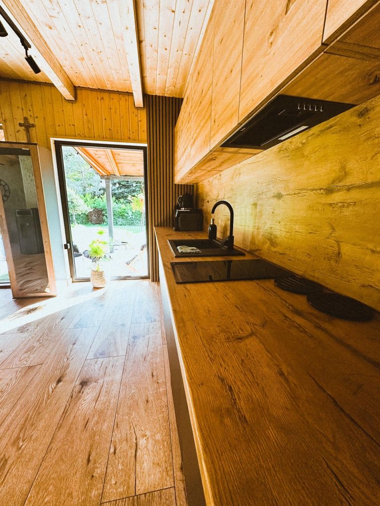 NOWY domek nad jeziorem  blisko morza.Balia z jacuzzi. Wolny od  12.09