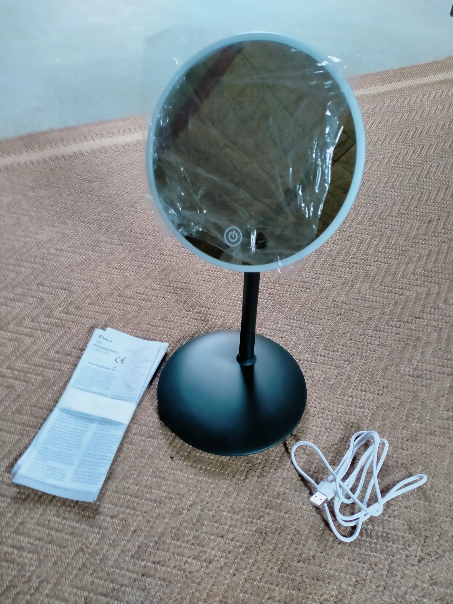 Lampka do makijażu nowa.