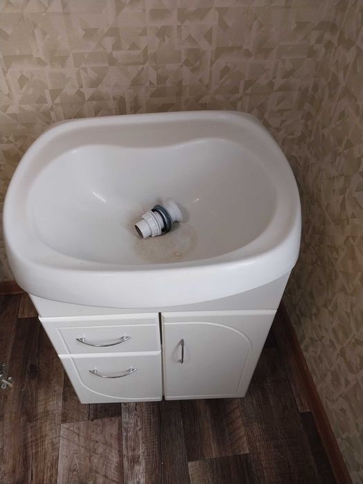 Тумба в ванну кімнату