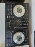 Pioneer DJ, modelo DDJ-SB3.