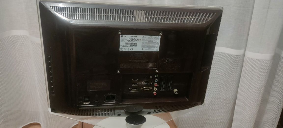 Продам телевизор lg 19lu4000