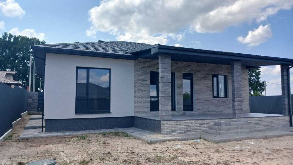 Сучасний функціональний одноповерховий будинок у Лісовій Бучі