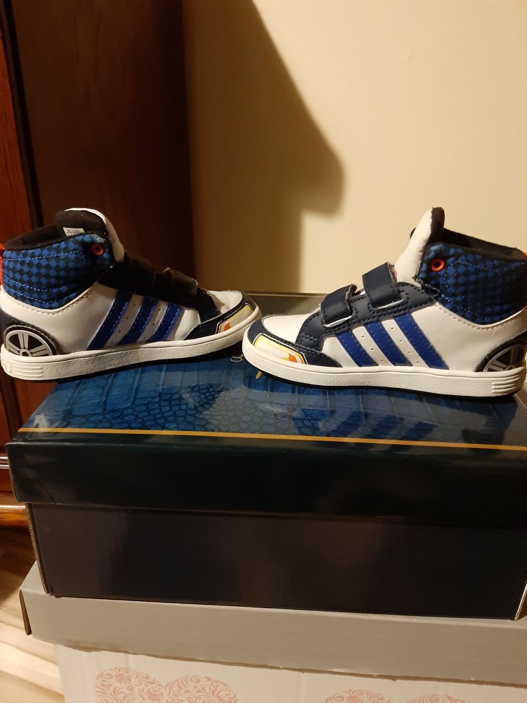 Buty chłopięce Adidas rozmiar 25