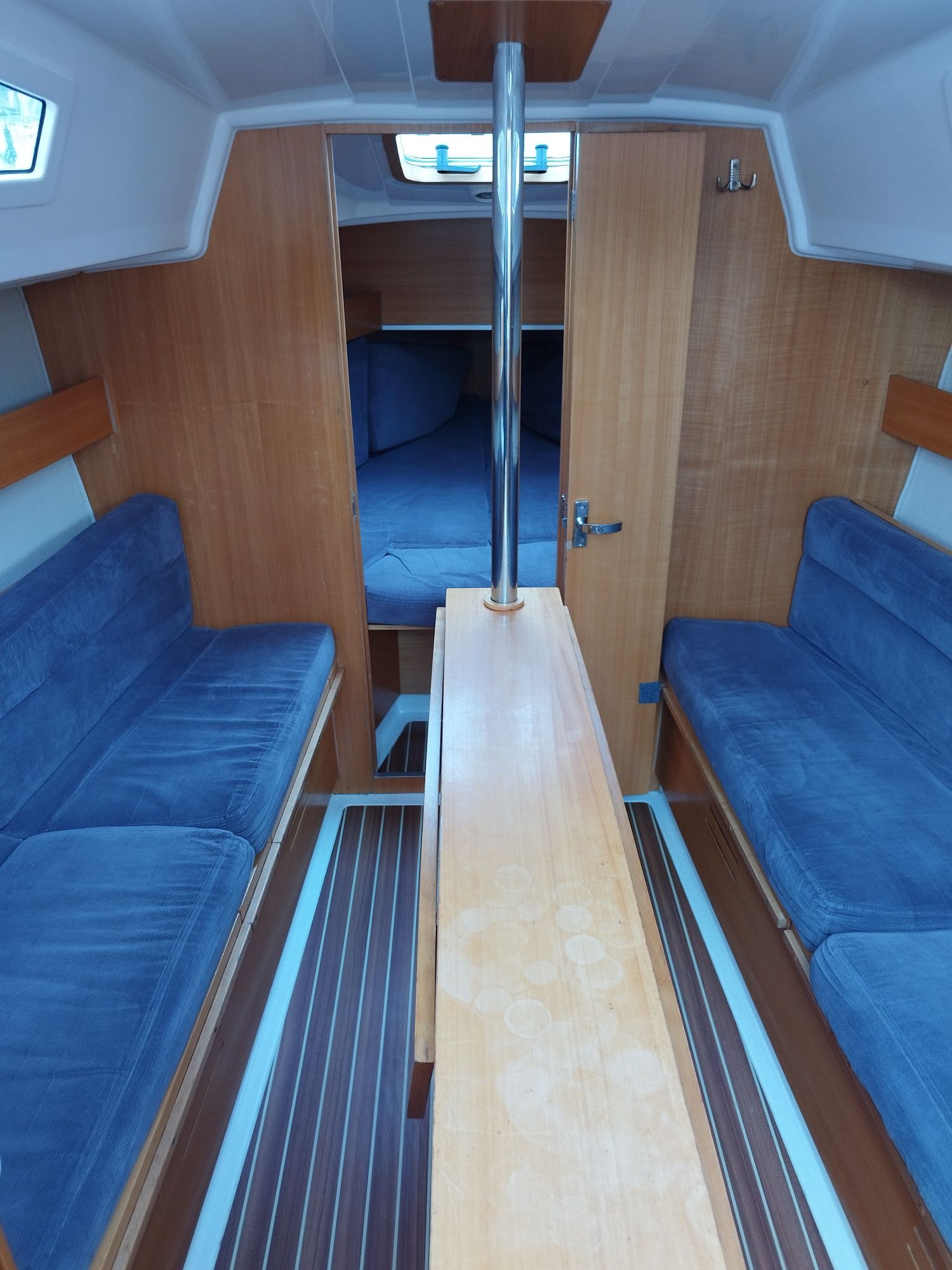 Jacht żaglowy maxus 26