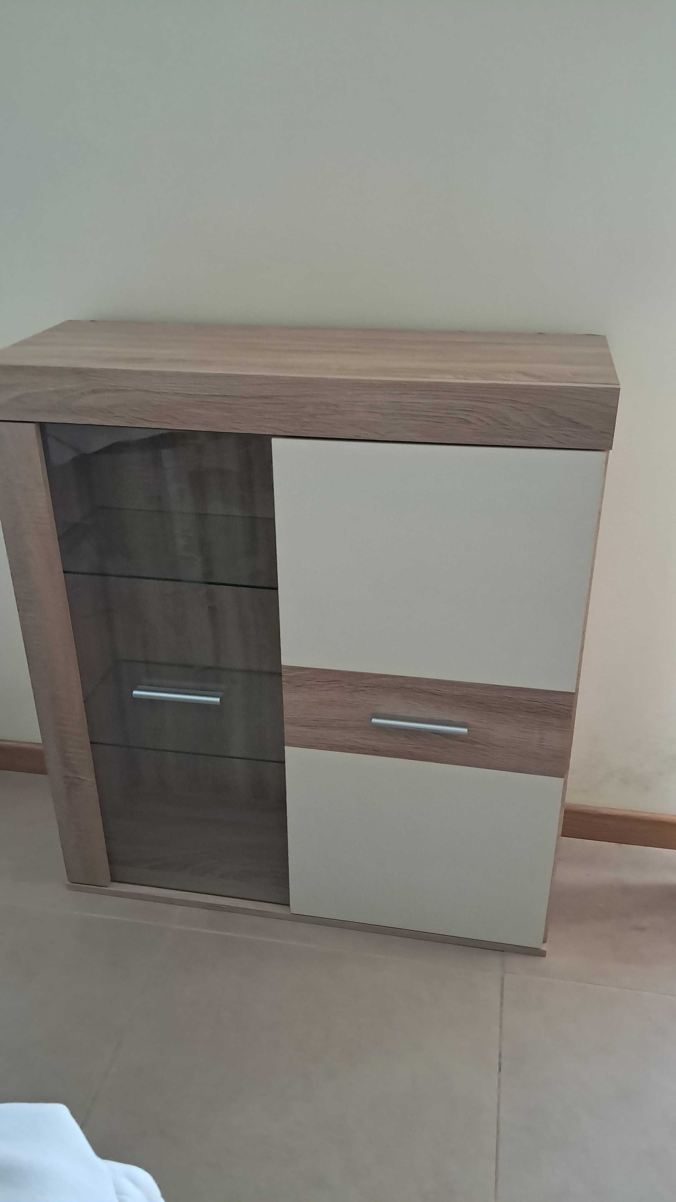 Vitrine superior de sala - castanho e branco