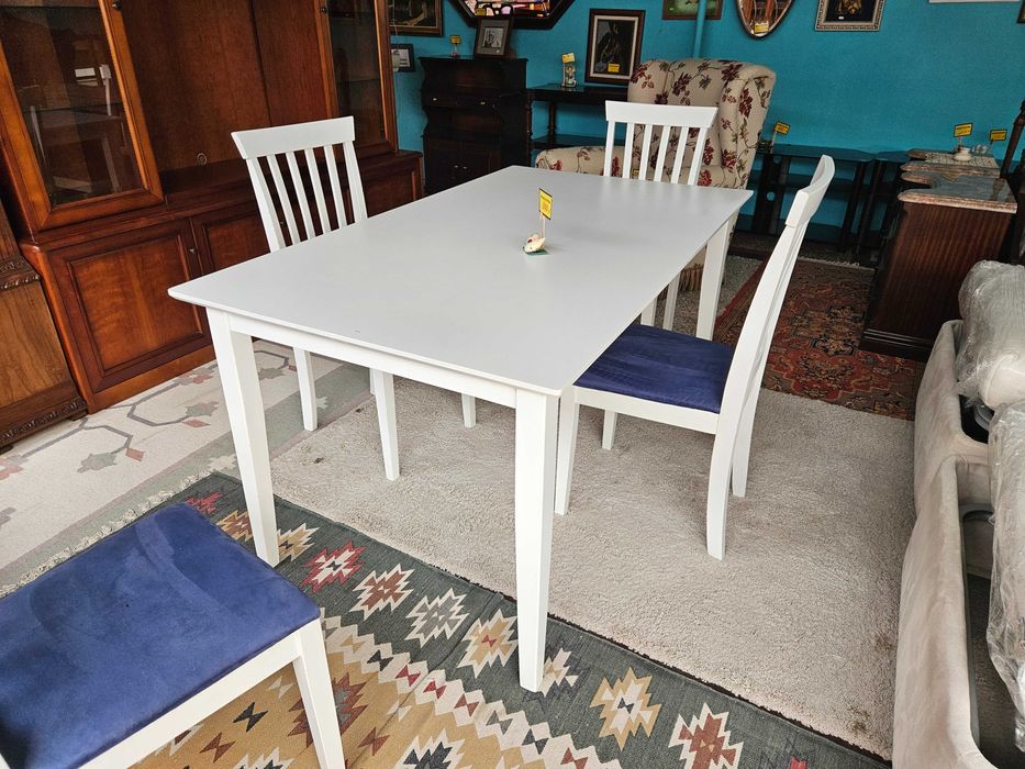 Mesa branca em madeira -Bom estado geral - Só a mesa as ca