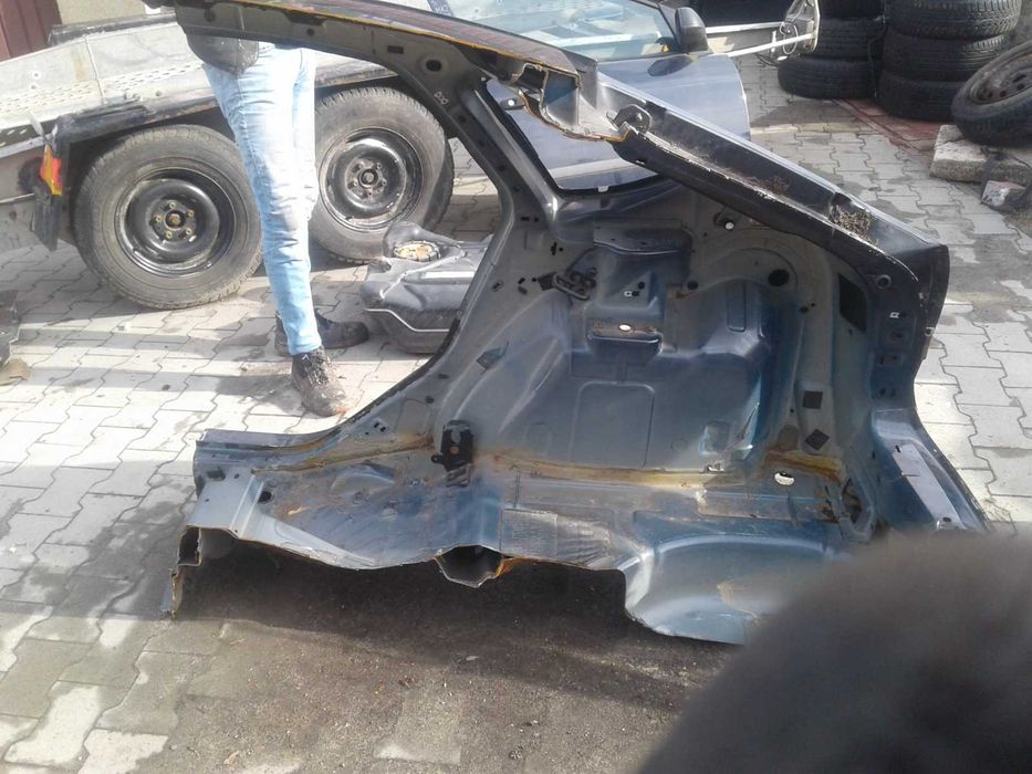 Ford Focus MK2 5D Hathback Ćwiartka Błotnik Prawy Tył Szyba Próg Drzwi