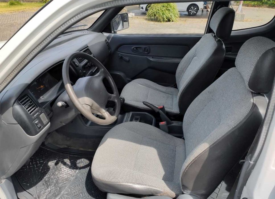 Mitsubishi l200 4 lugares