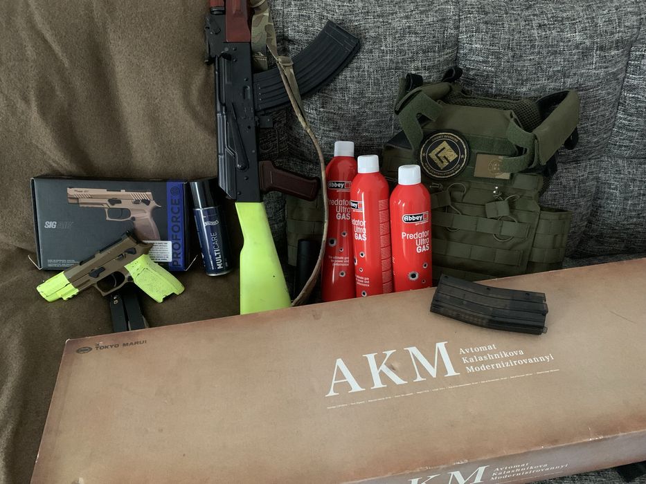 AKM GBB Tokyo Marui/Sig Sauer M17/Colete/Cinto tactico