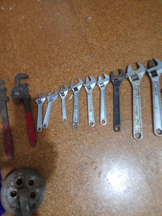 Chave inglesa  e de grifes