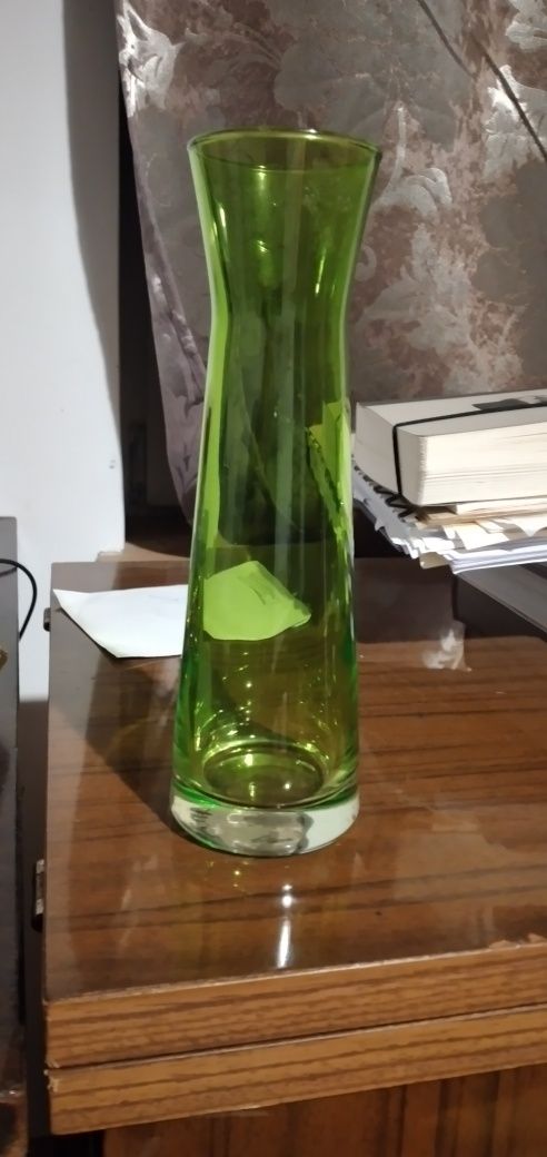 Vintage dwa szklane zielone wazonikiz okresu prl
