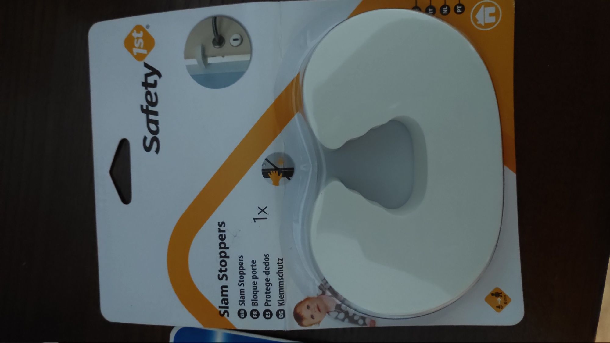 Proteções para crianças de portas, esquinas e tomadas elétricas