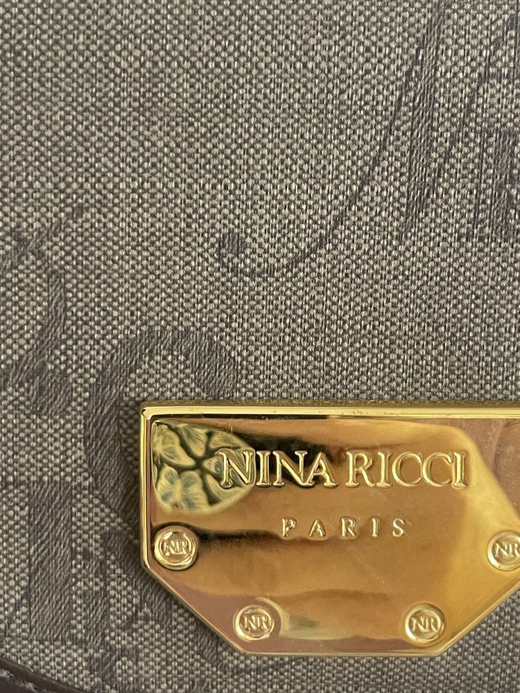 Carteira castanha da Nina Ricci