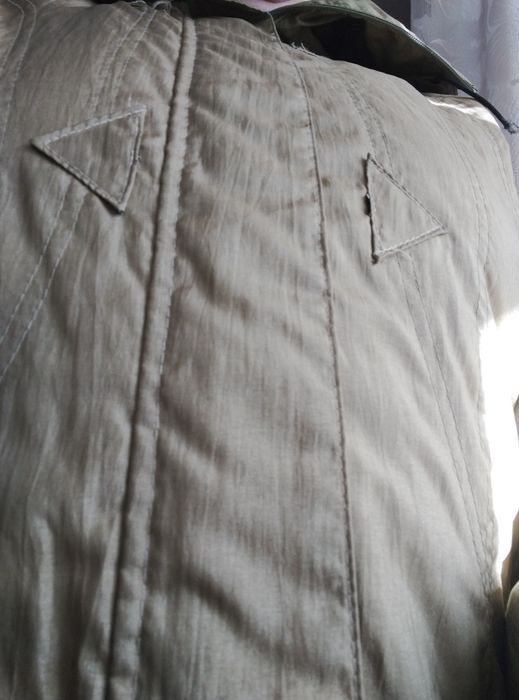 Куртка женская(52 размер)бежевого цвета