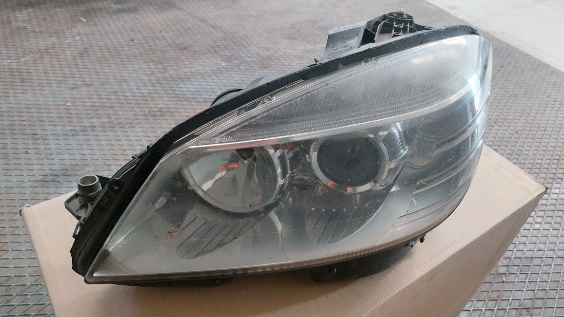 Faróis mercedes w204