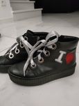 Buty do kostki z serduszkiem