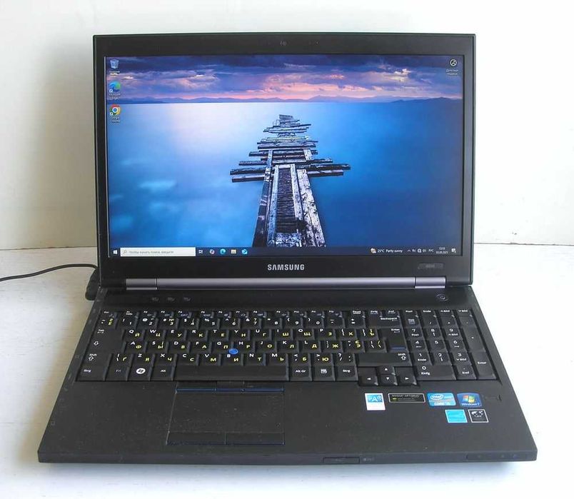Ноутбук Samsung (Intel Core I5 / 8 ГБ / NVidia 1 ГБ / 15" 1600x900)