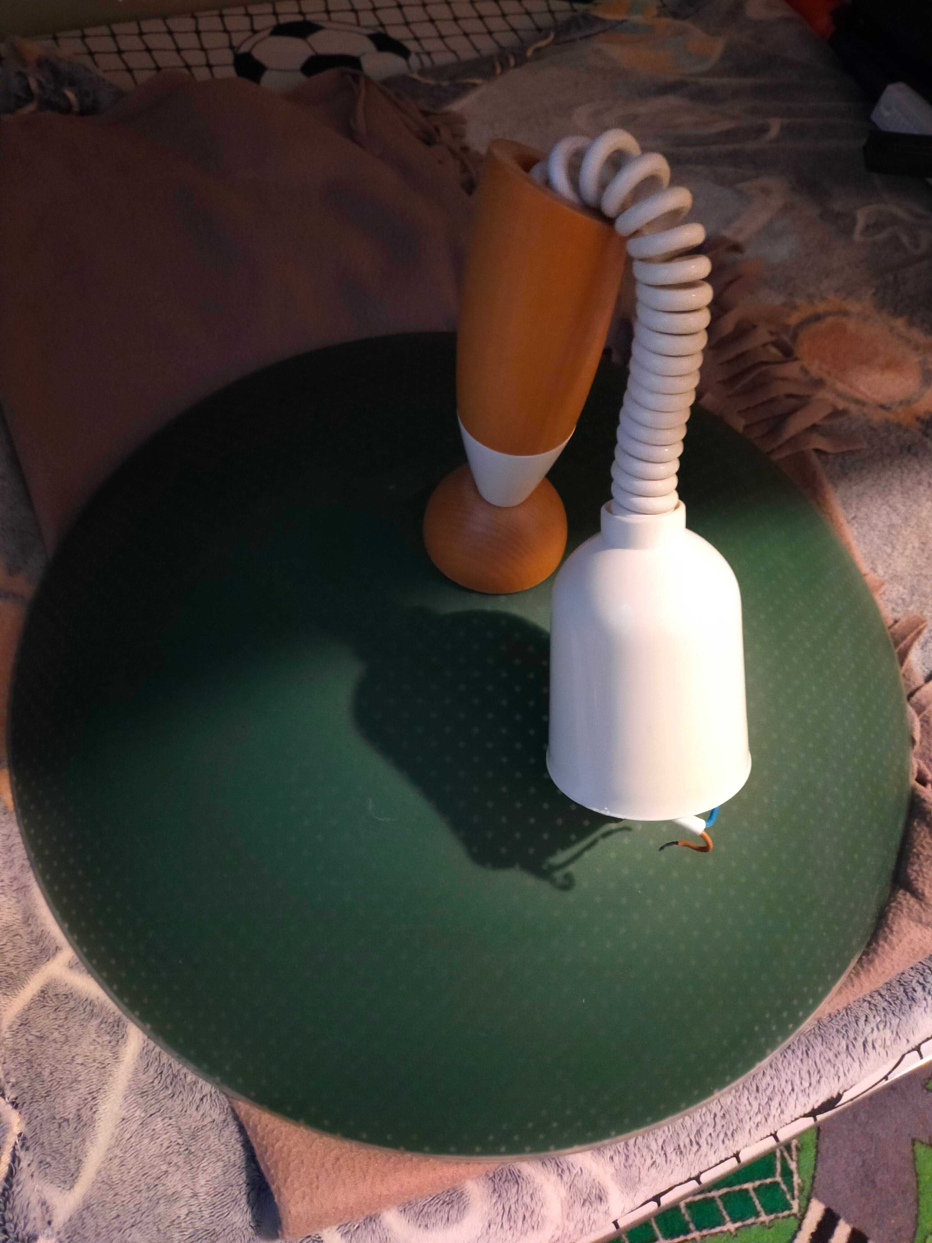 lampa wisząca z zielonym kloszem
