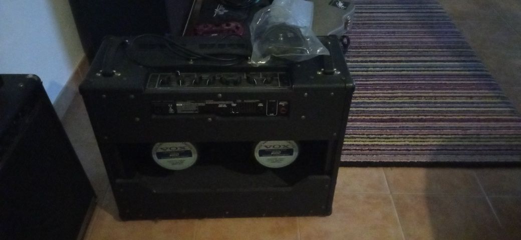 Amplificador VOX AD 100 VT