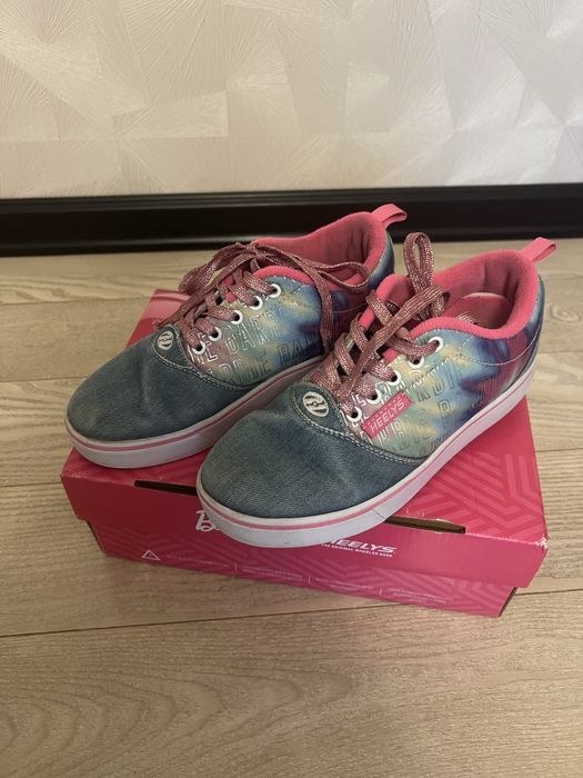 Роликовые кроссовки Heelys