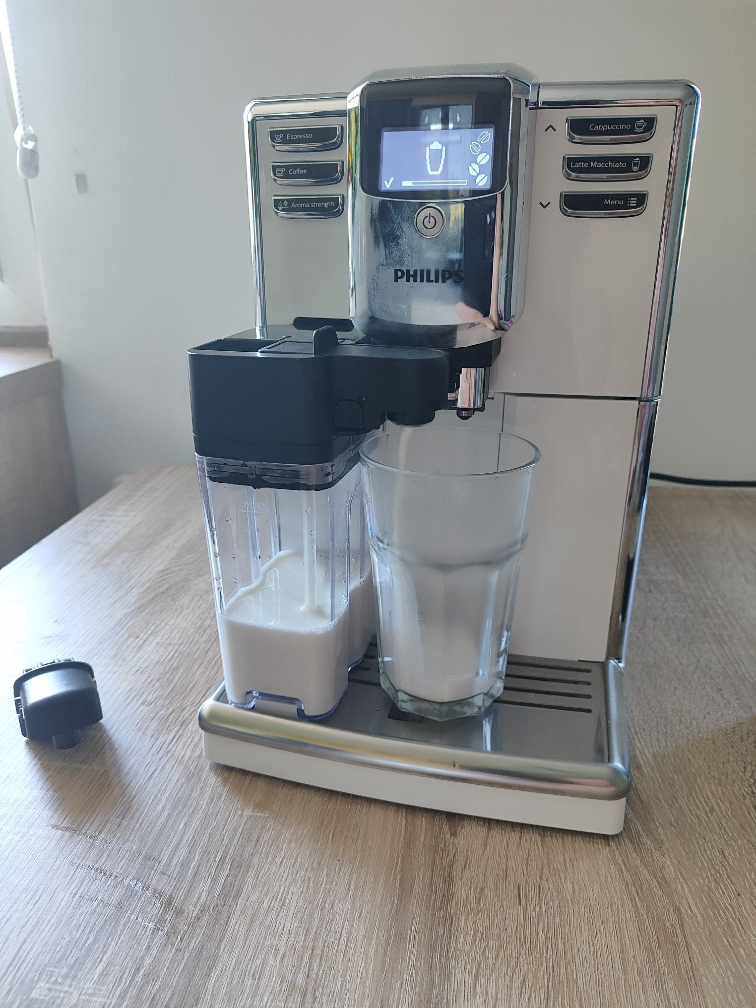 Jak nowy biały ekspres  do kawy Philips EP5361/10 z nową karafka