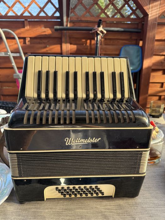 Weltmeister akordeon 32basy