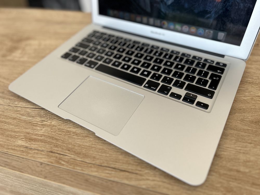 MacBook Air A1466 i5 13' nowa bateria, prywatnie, stan bdb