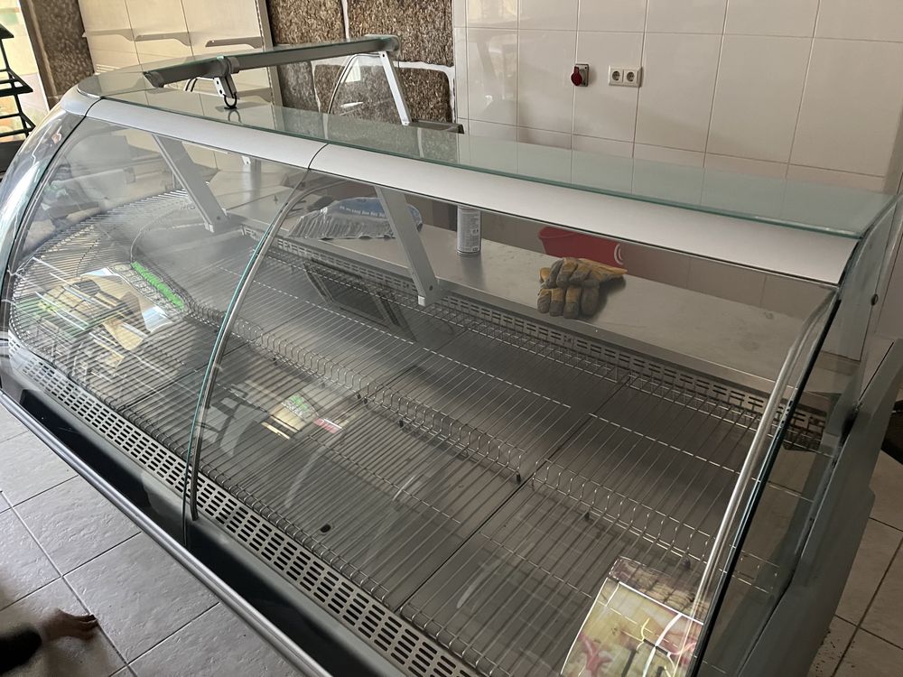 Vitrine de Refrigeração em L da marca Jordao