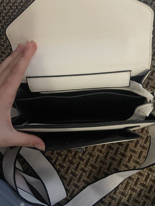 Біла сумка.