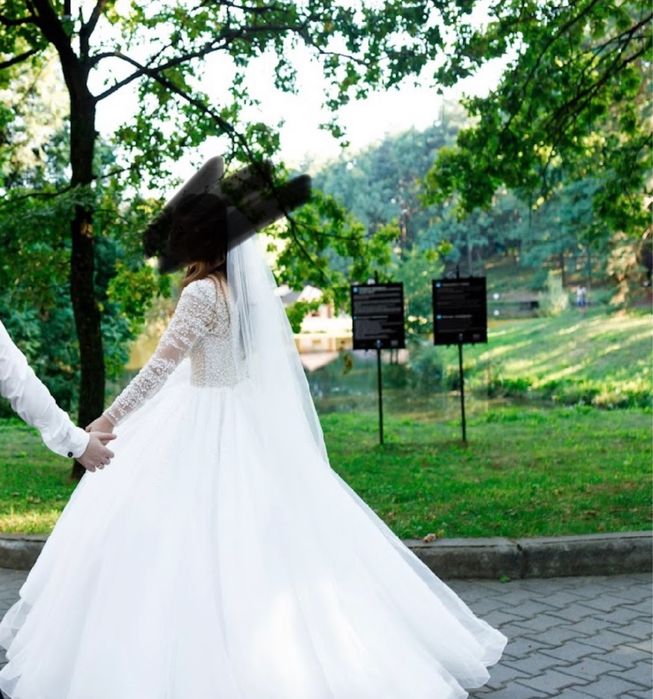 Продаю весільну сукню