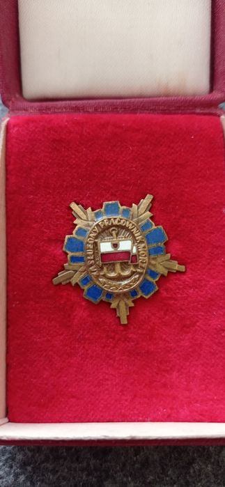 Ozdnaczenie zasłużony pracownik morza