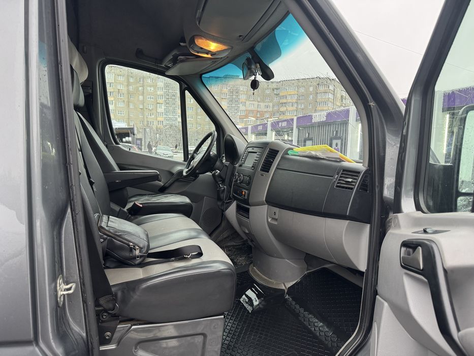 Автомобіль Фольцваген Крафтер