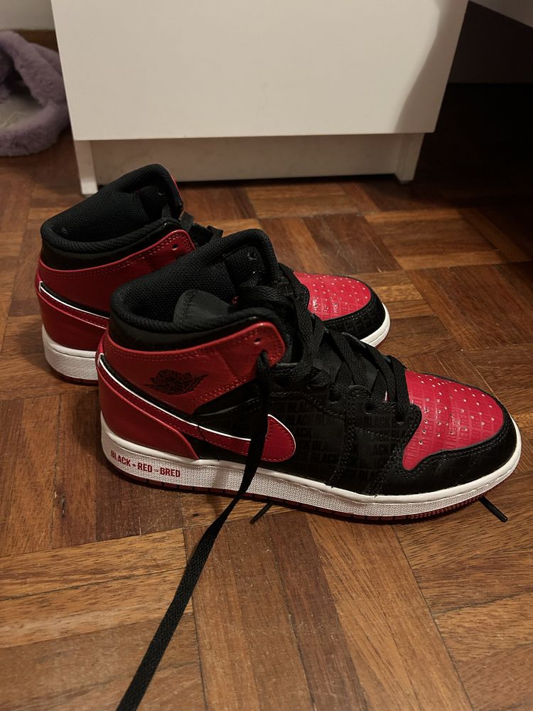 Nike Air Jordan Mid Bred