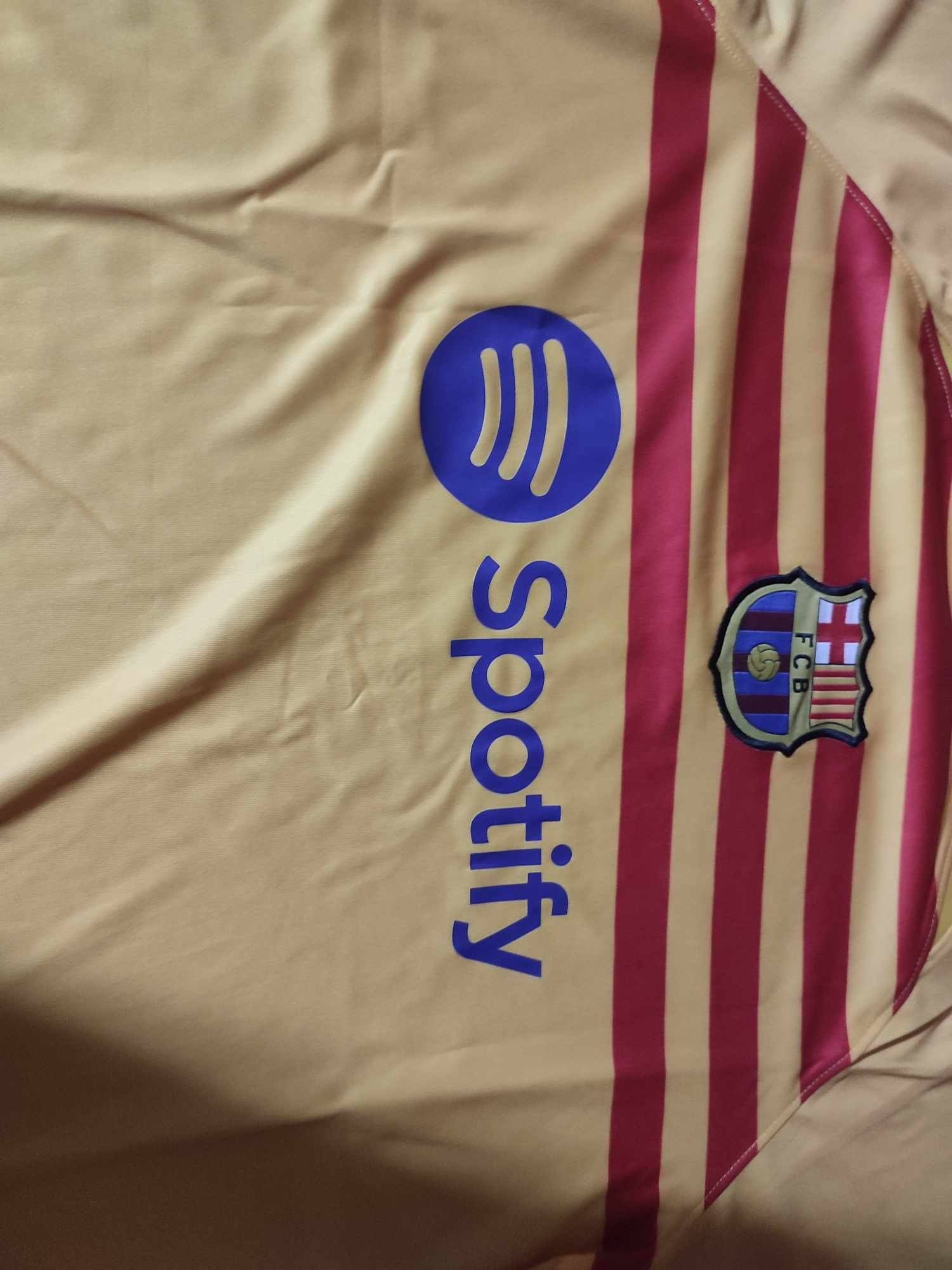 Koszulka fc Barcelony z czwartego kompletu meczowego na sezon 23/24