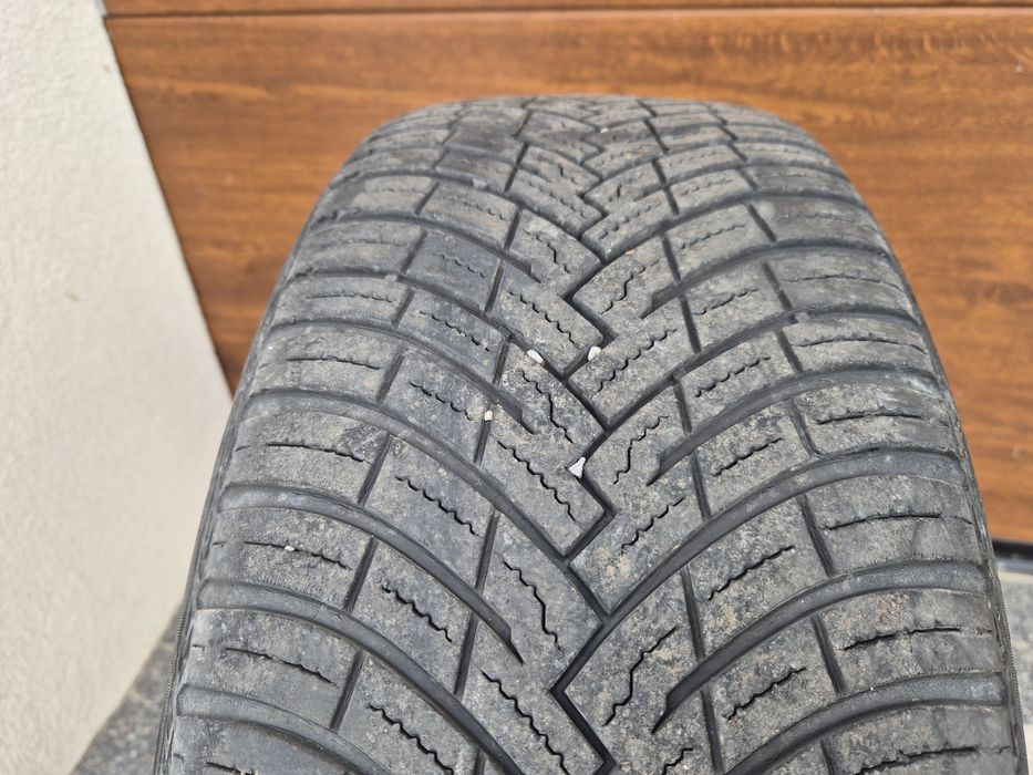 Opona 215/50R18 Pirelli All Seazon Cinturato SF2