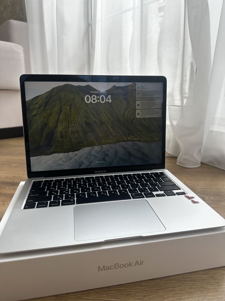 MacBook Air 13” (2020) • Intel Core i3 • 8GB RAM • Silver
