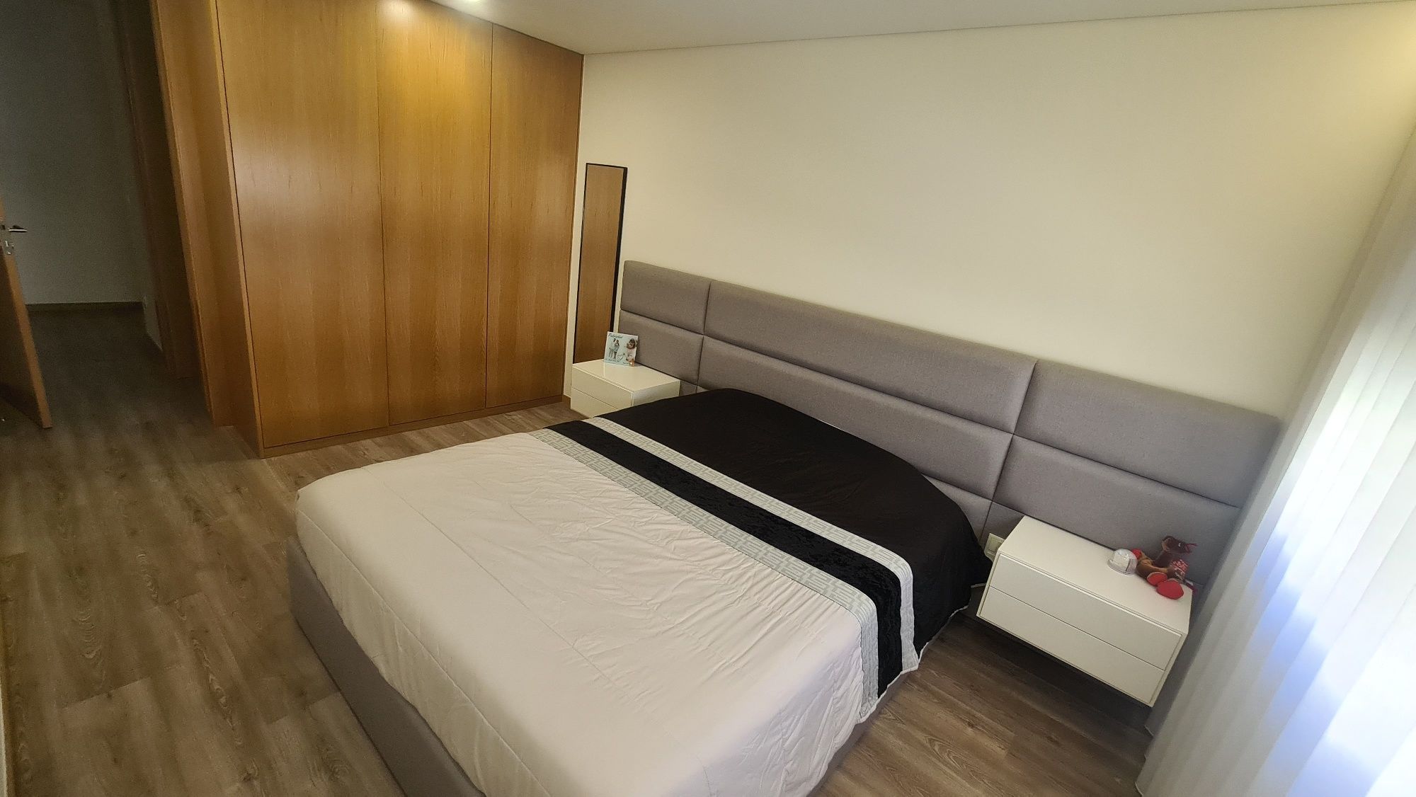 Apartamento T3 (garagem para 2 carros)