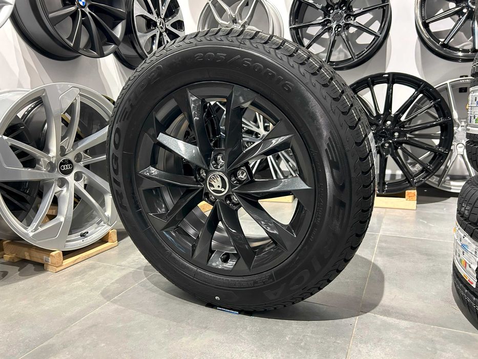 Oryginalne koła zimowe 16 5x100 ET35 Skoda Kamiq 205/60R16 Dębica HP2