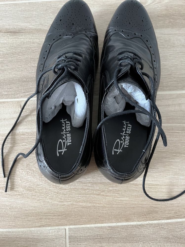 Шкіряні чорні туфлі Respect