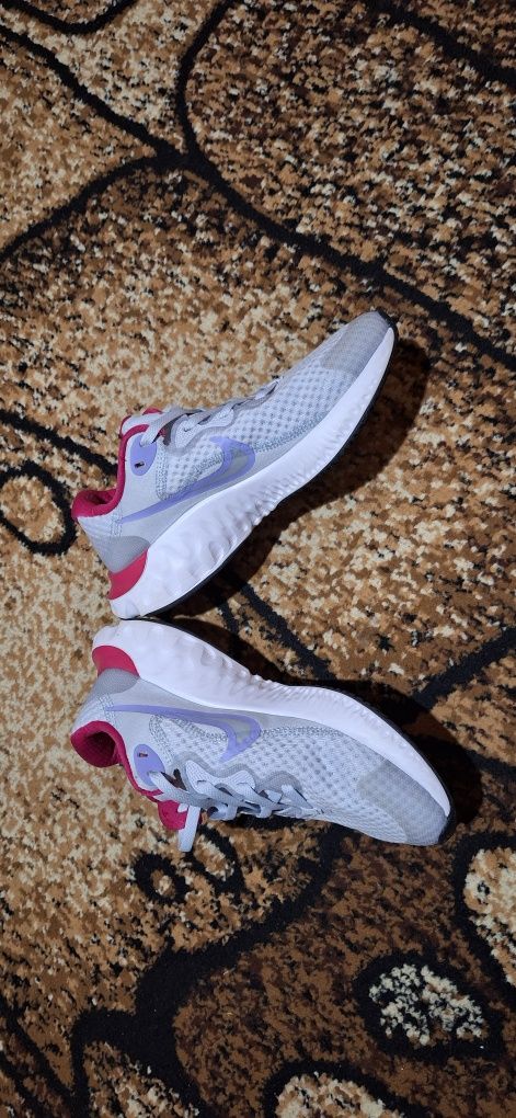 Кросівки жіночі Nike
