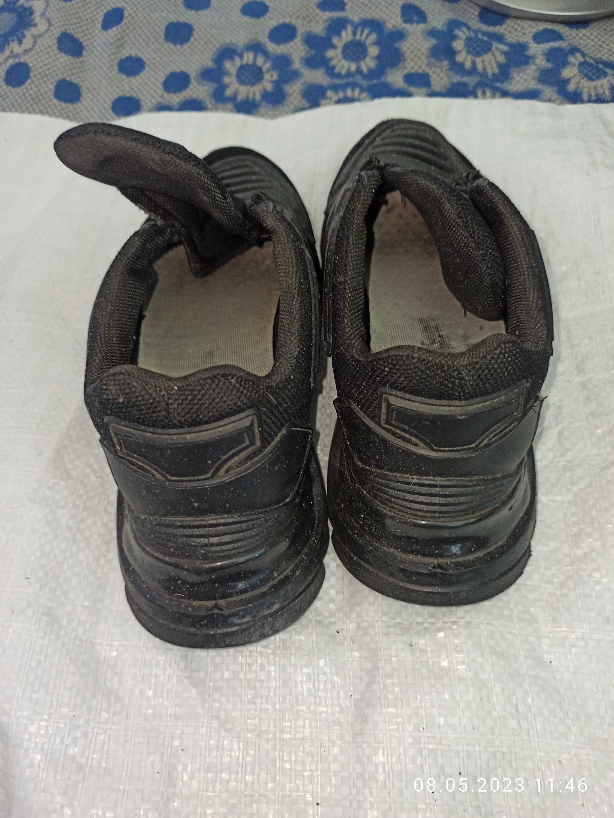 продам женские кроссовки