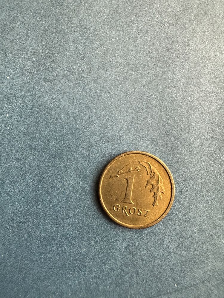 Dwie stare monety 50 groszy z 1983 roku oraz 1 grosz z 2000 roku PRL