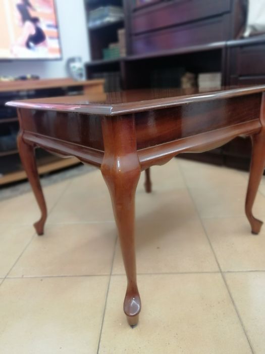 Mesa Centro de Sala_Quadrada_Mogno_Envernizada
MADEIRA MACIÇA ENVERNIZ