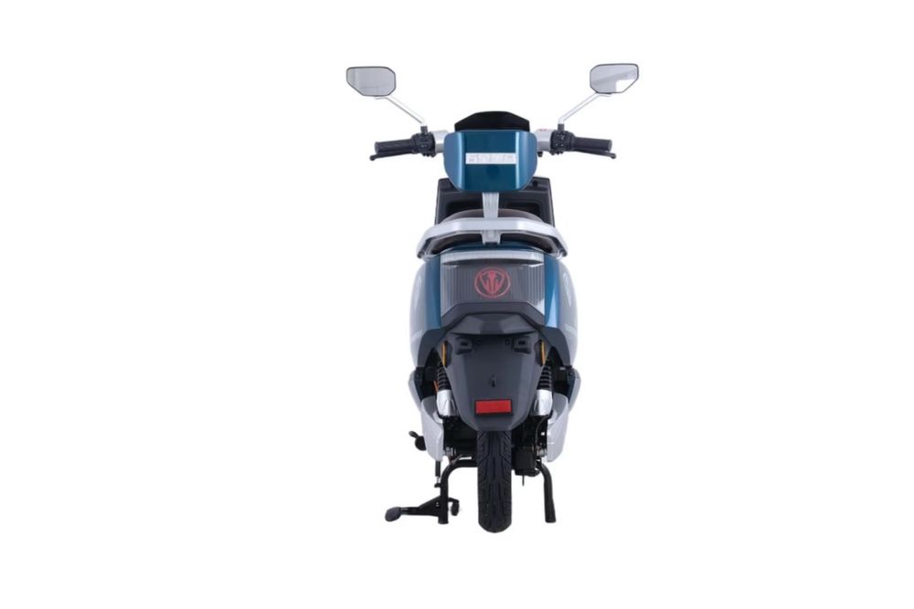 Scooter elétrica nova, pronta a circular!