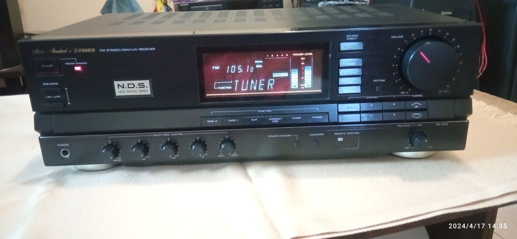 Amplituner stereo Fisher RS-913.