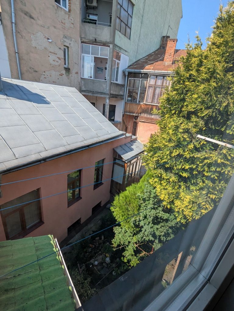 Продається 2-кімнатна квартира в центрі міста