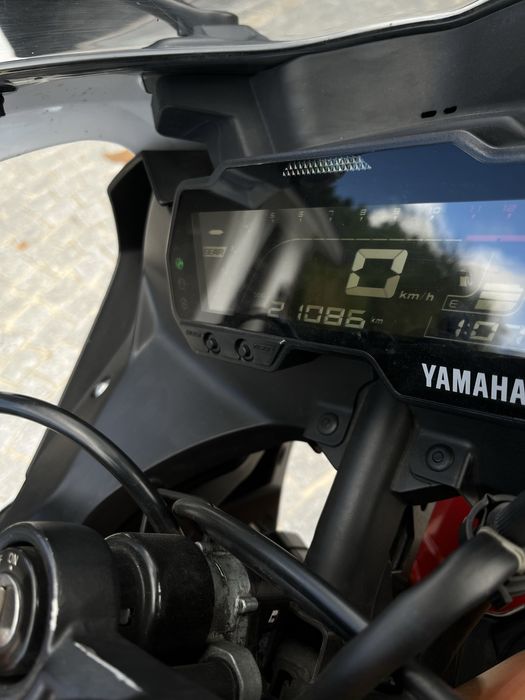 R 125 60th yamaha
