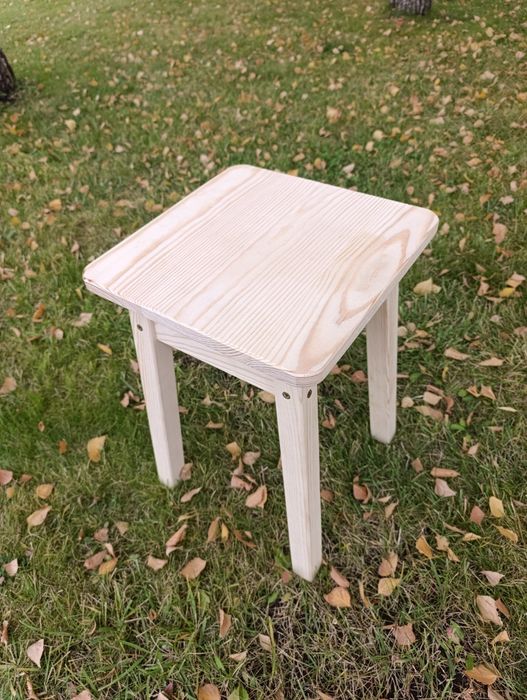 Кухонні табуретки з масиву сосни